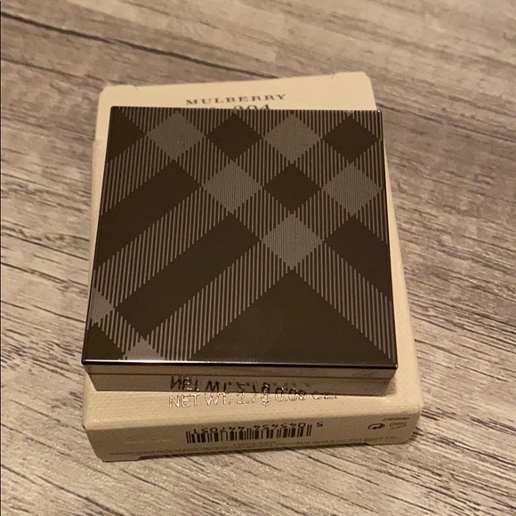 Burberry eye shadow. - Picture 4 of 5